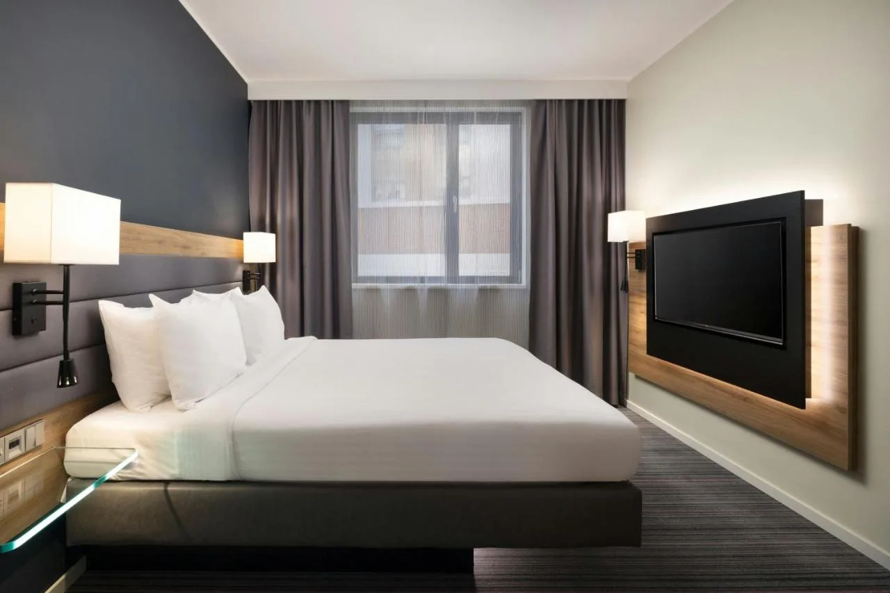 Moxy Extra Sleeper Queen Room with Sofa Bed